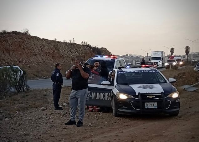 Señor se vuelca sobre el bulevar 2000 y sale ‘como si nada’