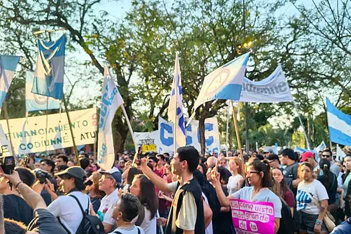 Marcha Universitaria: Corrientes y Chaco se movilizaron contra el veto de Milei