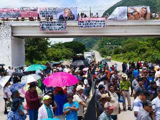 Liberan la Autopista del Sol en Chilpancingo tras bloqueo de normalistas