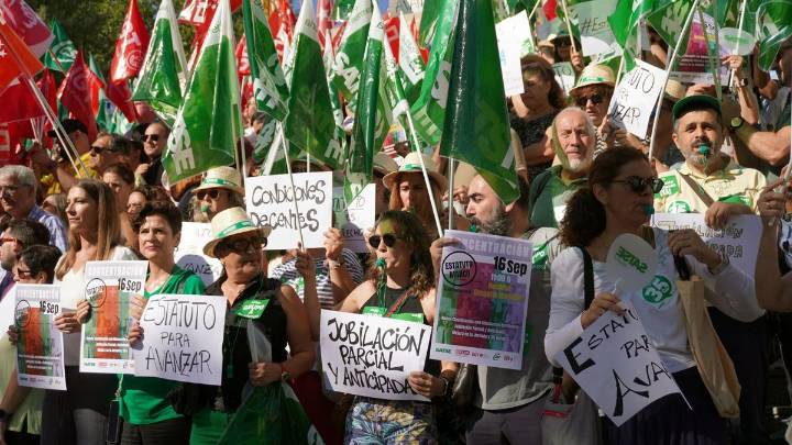 Los sindicatos sanitarios se echan a la calle contra el Estatuto Marco: piden acabar con "años de recortes y precariedad"