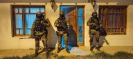 Amplio operativo antidrogas en Piedra Buena: 14 personas demoradas y secuestro de estupefacientes