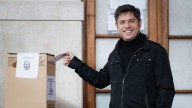 Axel Kicillof votó en La Plata: "17 millones de bonaerenses se juegan hoy cómo sigue esta historia"