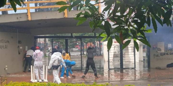 Universidad Nacional se pronunció tras explosión en uno de sus edificios que dejó un herido de gravedad: declaró alerta roja