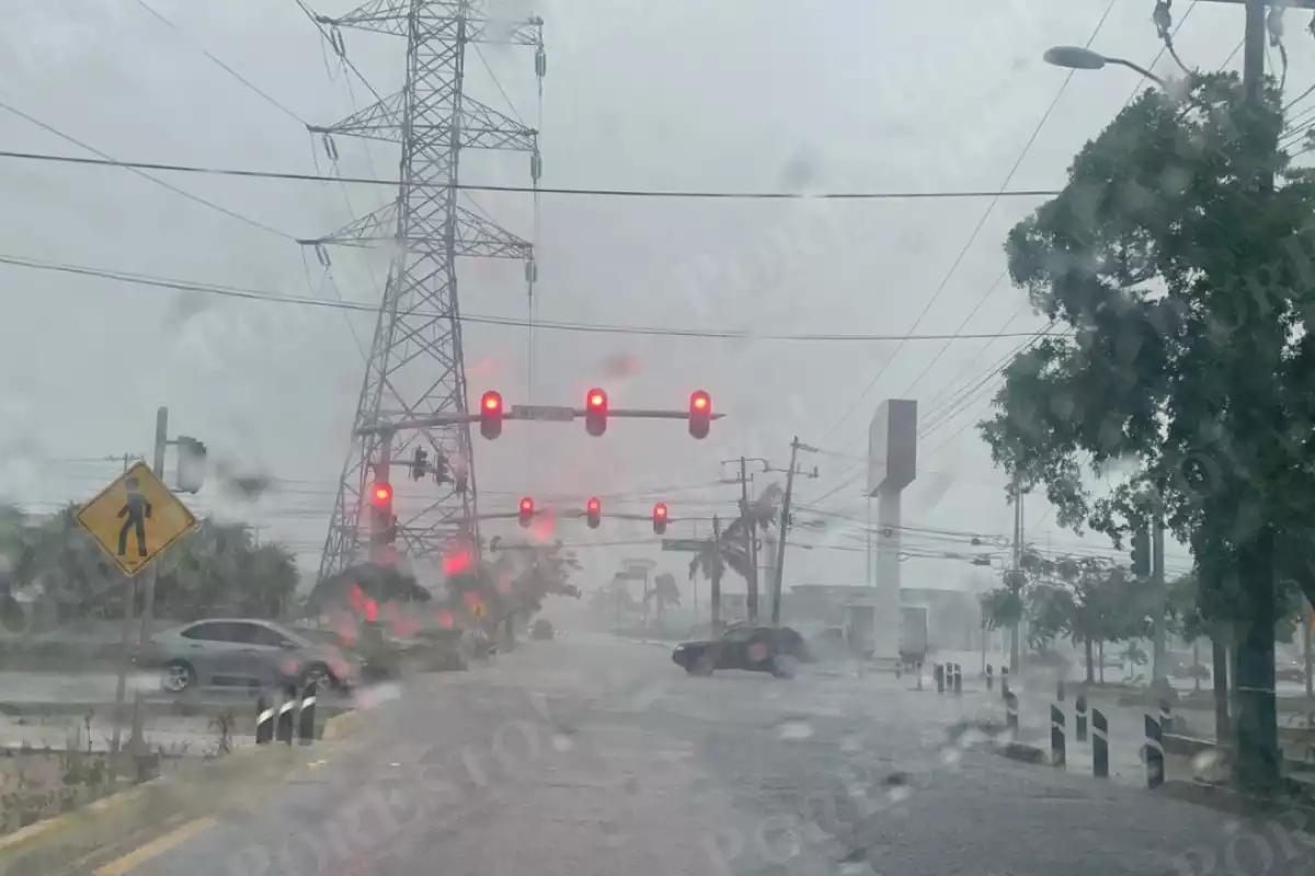 Intensa lluvia sorprende a cancunenses hoy 17 de septiembre: VIDEO