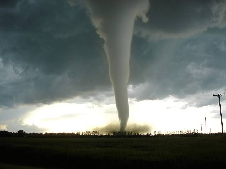 ¿Tornados en Chile? Emiten alerta meteorológica para dos regiones del sur: ¿cuándo ocurrirán?