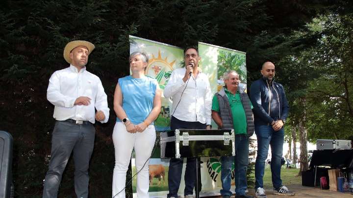 La Fiesta Campesina en León homenajea a los ganaderos y agricultores afectados por los incendios