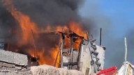 Fuerte incendio en la colonia González Norte; arde cuarto de hecho de madera