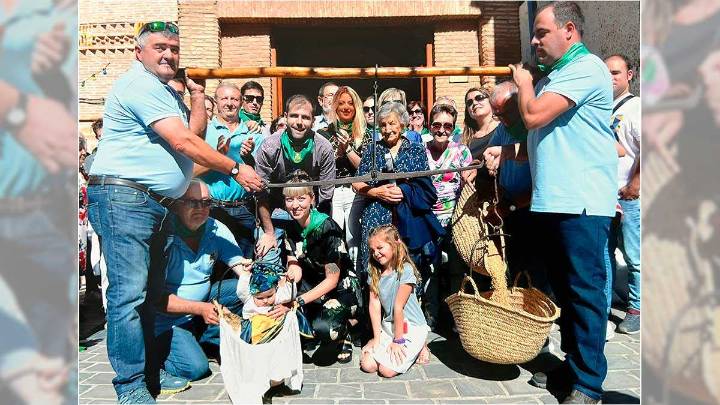 El pueblo de Zaragoza donde los bebés se pesan con trigo: una tradición única en Aragón