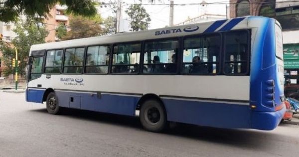 Salteña casi no la cuenta en pleno SAETA: bajaba del colectivo y quedó pálida