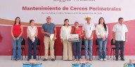 Apoya Yolanda Osuna al sector primario con paquetes de alambre