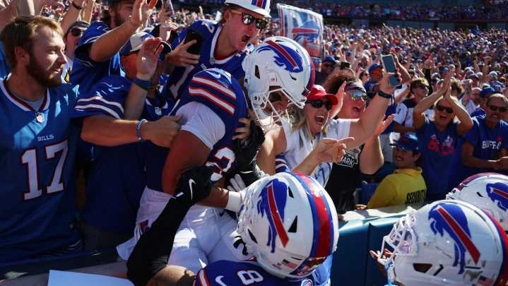 Which NFL teams are undefeated? Only two remain at 4