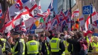 Reino Unido: Londres registró protesta contra las políticas migratorias, contestada por colectivos antirracistas
