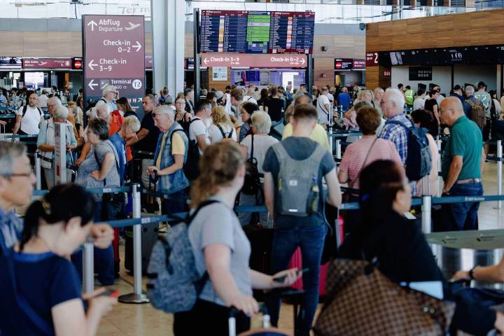 Contra el sistema de check in. Un ciberataque provoca decenas de cancelaciones y largas demoras en grandes aeropuertos europeos