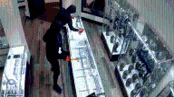 Police look for thieves accused of stealing expensive jewelry in Manchester