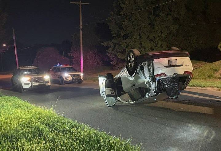 SUV overturns on Youngstown’s East Side, driver flees