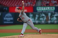 Reds' playoff chances take further hit with loss in St. Louis