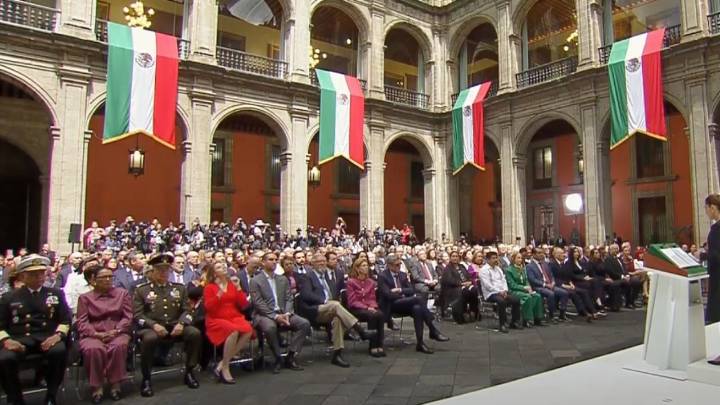 Acuden gobernadores, funcionarios y empresarios al primer informe de Sheinbaum; Andy y Adán Augusto quedan en cuarta y quinta fila