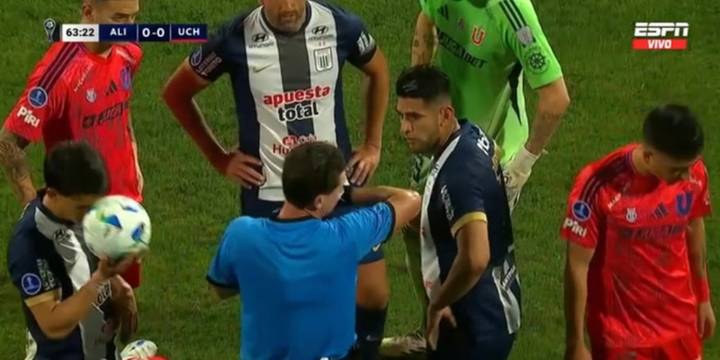 Expulsión de Carlos Zambrano en Alianza Lima vs U. de Chile: codazo a Charles Aránguiz por la Copa Sudamericana 2025