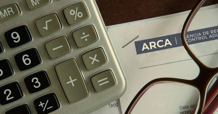 Ingresos fiscales caen en agosto: la baja del impuesto PAIS y retenciones no se compensa con Ganancias ni IVA