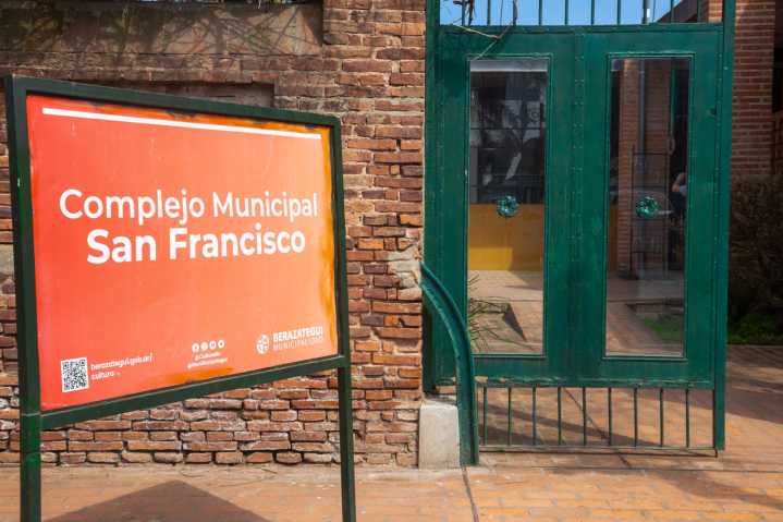 Berazategui inaugura el 27° Salón Nacional del Vidrio en el Arte