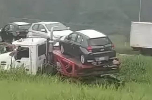Un camión tipo "nodriza" se salió de la vía en el tramo Guacara