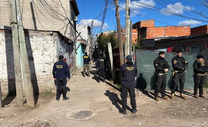 Desbaratan una banda narco en William Morris: cuatro personas detenidas