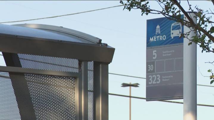 Police find man dead at North Austin bus stop