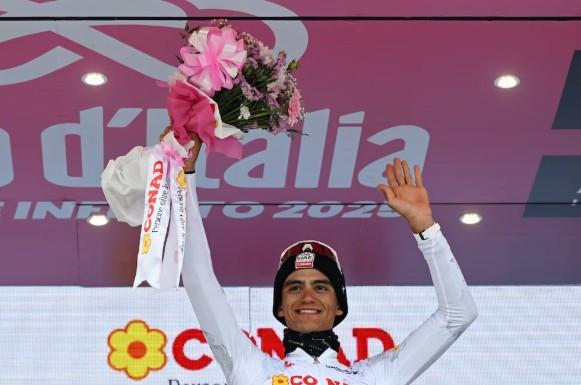 Isaac del Toro logra tercera victoria consecutiva en Italia