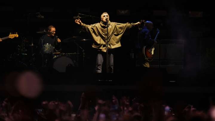Oasis Volvió a México, 17 Años Después y Detuvo el Tiempo ante Miles en el Estadio GNP 