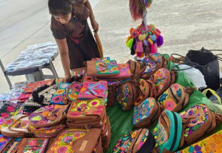 De 25 mercados de artesanías en Cancún solo quedan tres; señalan