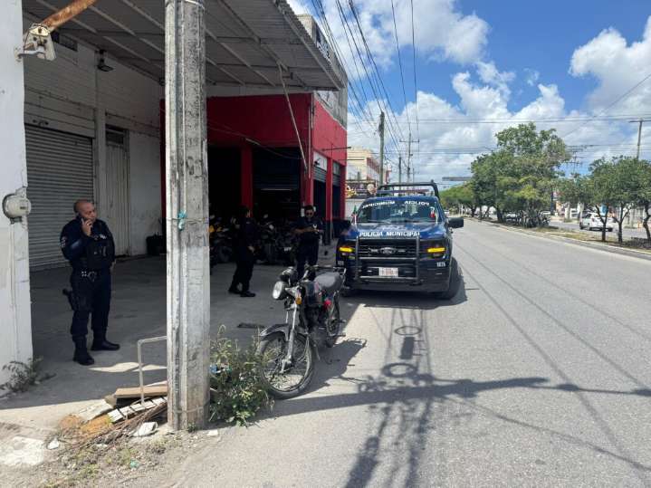 Detienen tras persecución policiaca a un motociclista en Cancún (VIDEO)