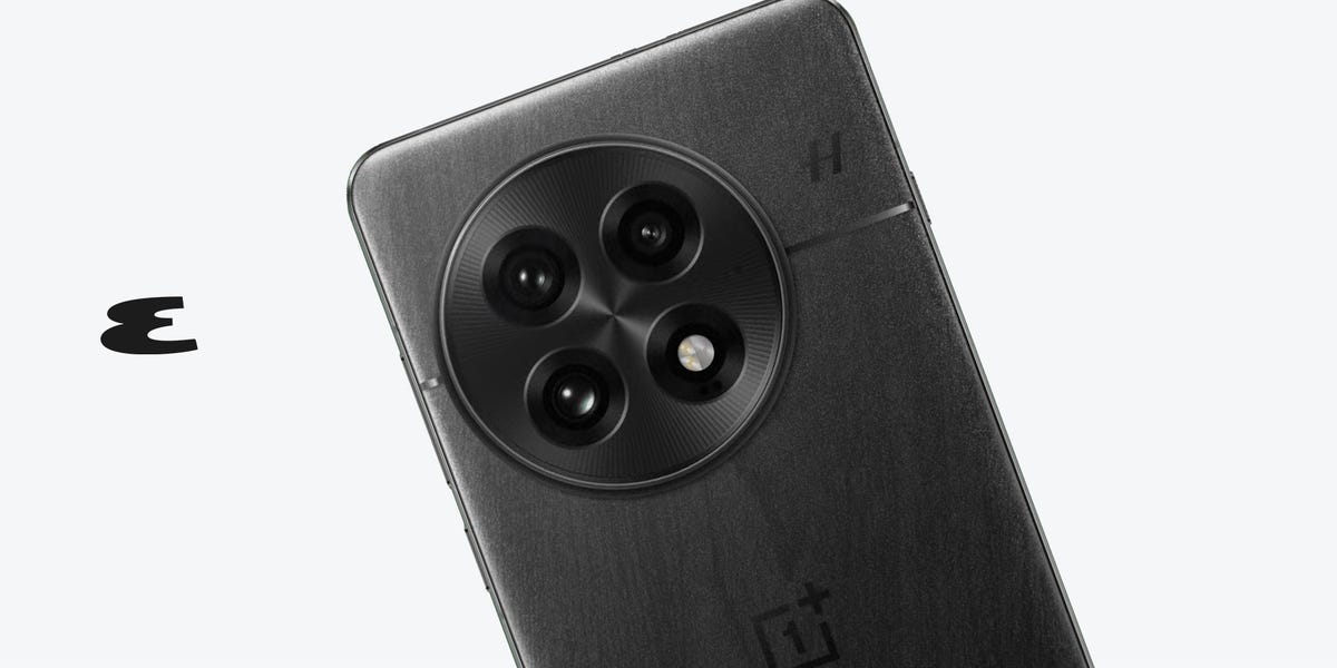 The 4 Best Android Phones of 2025, Reviewed by Esquire