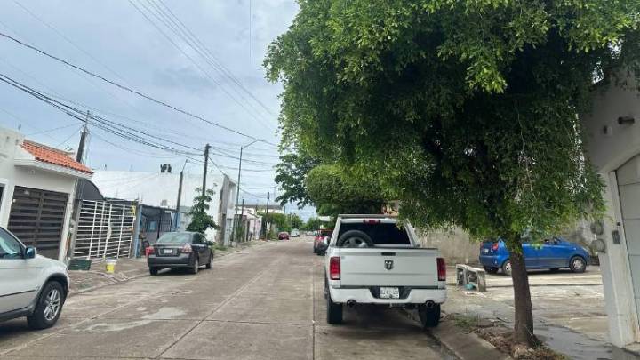 Por más de 11 horas sin luz se quedaron vecinos de Bugambilias; piden a la CFE reparen la falla
