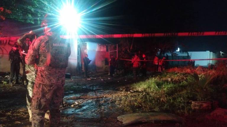 Ataque a balazos y con explosivos deja un muerto y una joven herida, en la colonia Jaripillo, en Mazatlán