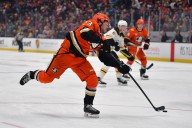 Anaheim Ducks Re-Sign Gritty Top Six Centre