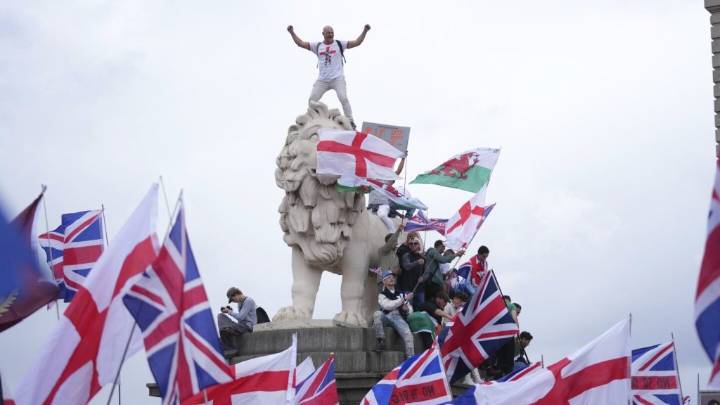 Thousands march in London in support of far-right activist Tommy Robinson