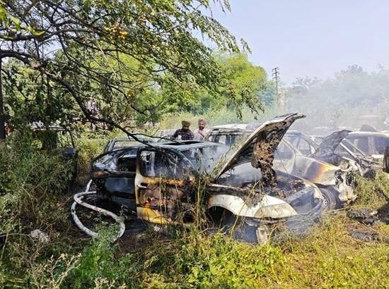Fire outside Mohali Phase-8 police station; 6 vehicles gutted; View Pics [ FULL VIEW ]
