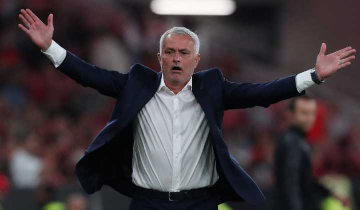 José Mourinho, el DT que se hizo leyenda en el Chelsea y ahora los enfrenta en la Champions