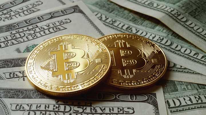 US Bitcoin ETFs Post $900M Net Outflows In Past Week
