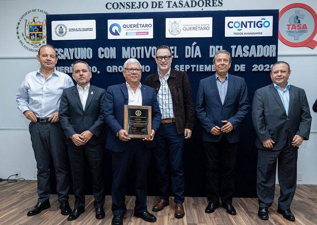 Distingue gobernador Mauricio Kuri a integrantes del Consejo de Tasadores del Estado de Querétaro