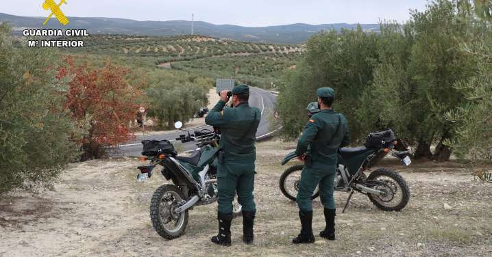 Investigan a un vecino de Rute por captura ilegal de aves silvestres con liria en una fuente