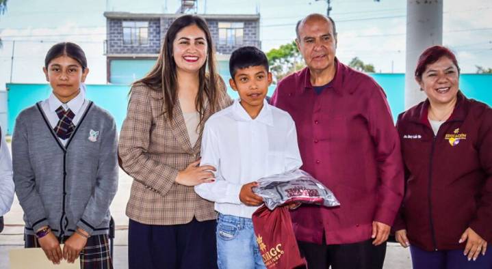 Estudiantes de Ixmiquilpan y Cardonal reciben inversión educativa