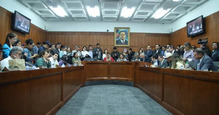 Falta de quórum frustra inicio del debate de la reforma a la salud: denuncian maniobras dilatorias