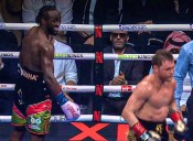El genio estratégico de Crawford somete a Canelo y hace historia como triple campeón