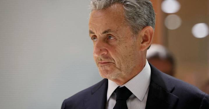 Expresidente francés Nicolas Sarkozy es condenado a 5 años de cárcel