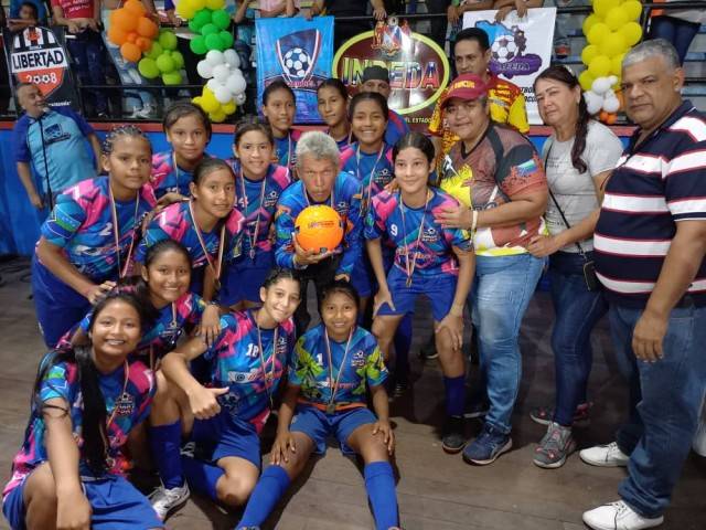 Indeda felicita a Smart Sport por consagrarse campeón en el invitacional de futbol sala