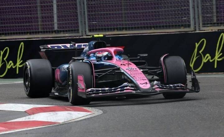 Colapinto sufrió tras un toque y terminó 19º en el GP de Azerbaiyán