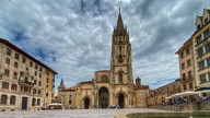 Oviedo revive una tradición con siglos de historia en su catedral: "Muchas vidas se recomponen en estos días"