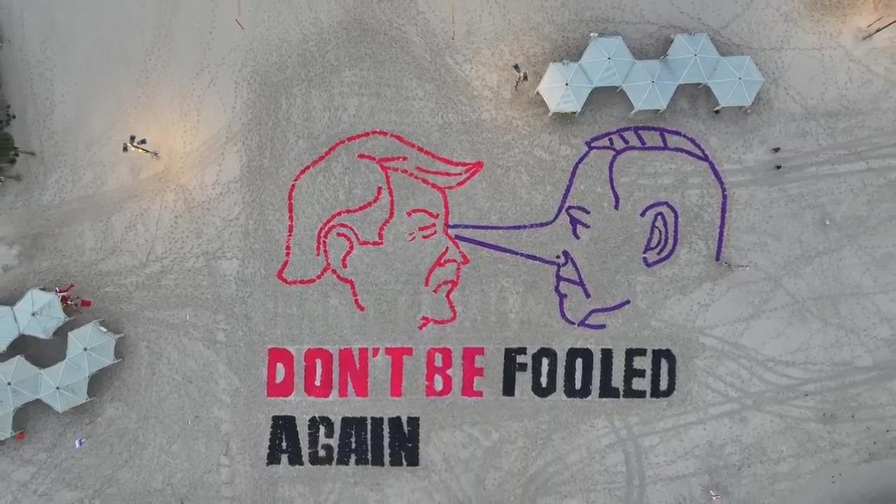 Tel Aviv beach display lampoons Netanyahu and Trump ahead of US meeting