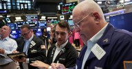 Dólar por las nubes y acciones en picada: así reaccionan los mercados